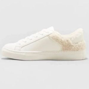 UNIVERSAL THREAD Nia Faux Fur Sneakers White/Cream
